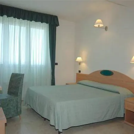 מלון Ristorante Paradiso 3*